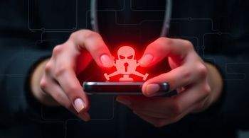 Киберпреступники освоили метод превращения смартфонов граждан России в собственные платежные инструменты.