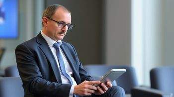 MAX, по словам Пескова, становится достойной заменой другим мессенджерам.