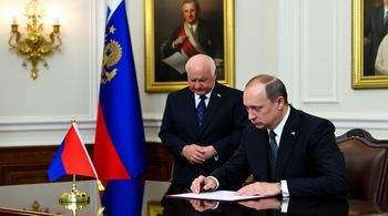 Подписание указа о праздновании 90-летия со дня рождения Говорухина президентом Путиным