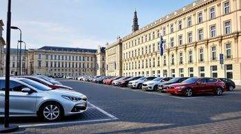 Европейская комиссия воздержалась от комментариев по поводу решения суда ЕС относительно автомобилей из России.