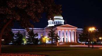 Срок перехода управляющих компаний в Мах: информация от Госдумы